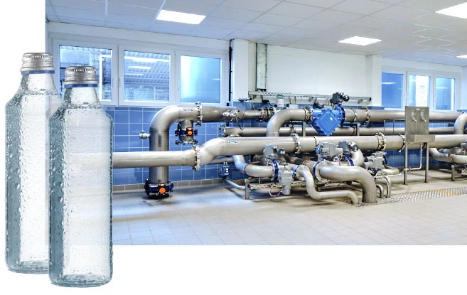 Trinkwasseranlage mit Dosierbehältern für Phosphatprodukte.