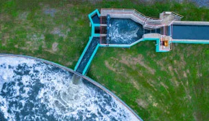 Industrieanlage zur Prozesswasseraufbereitung als Beispiel für den Einsatz von Härtestabilisatoren.